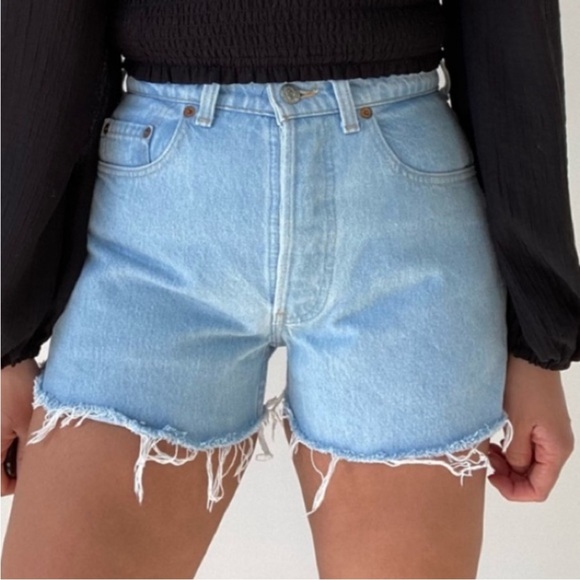 Levi's 501 90s Cut-Off Raw Hem Shorts High Waist - Picture 4 of 9